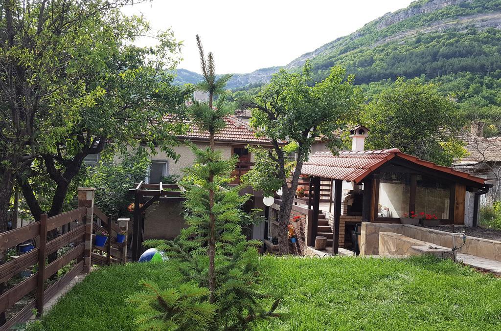 Hotel The Wild Fig Shumen Esterno foto